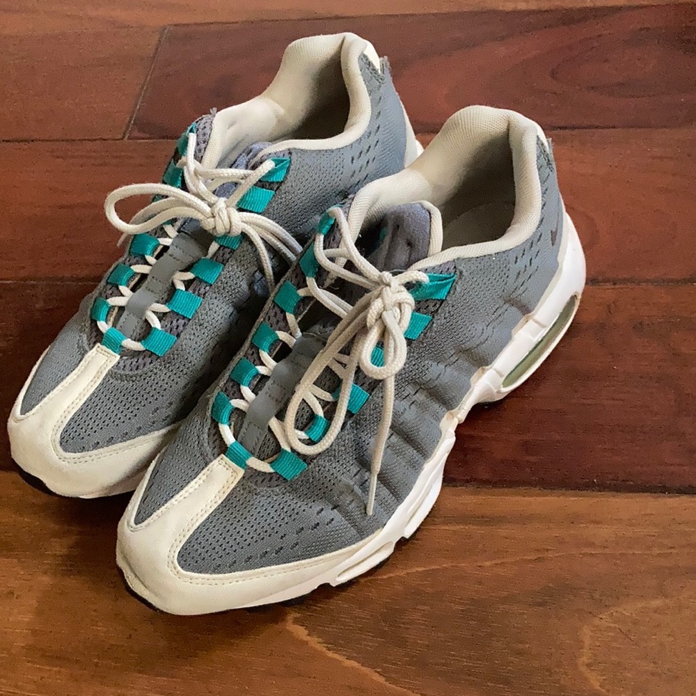 Retro Women’s Nike Air Max Sz 9